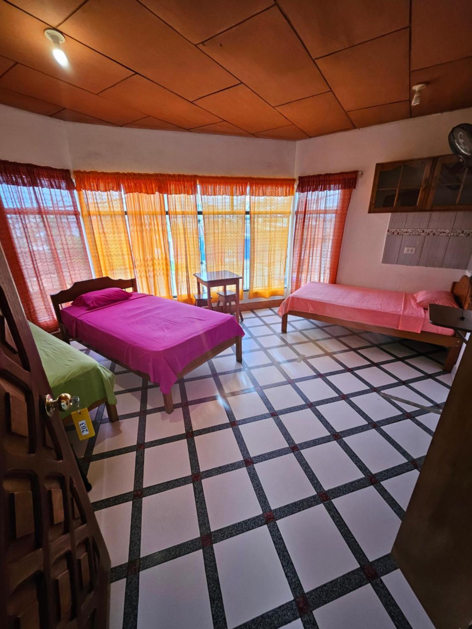 מלון איקיטוס Sarisa House מראה חיצוני תמונה